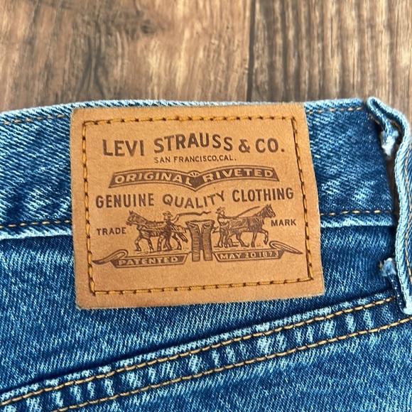 Levi’s Wedgie Straight Jeans - Picture 9 of 12